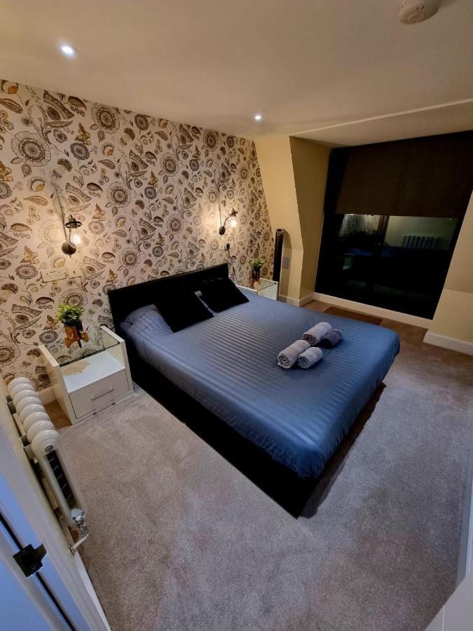 Stylish London Apartment With Terrace & Parking Bagian luar foto